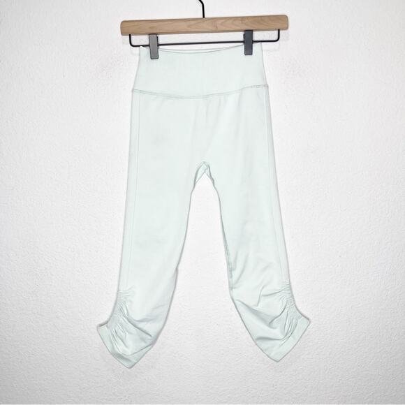 Lululemon Ebb to Street Crop Leggings in Polar Ice 4 Capri - Picture 6 of 12